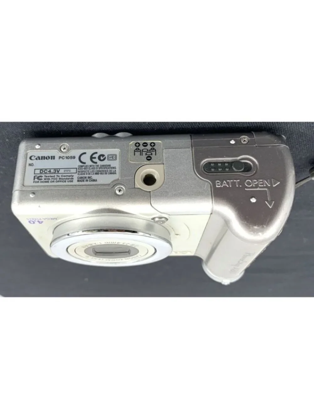 Canon PowerShot A80 4.0MP Flip Screen Digital Camera Bundle Software Cord Strap